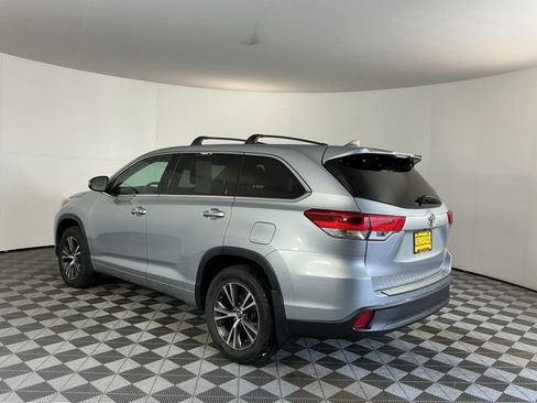 Used 2017 Toyota Highlander Plus AWD/4WD image 7