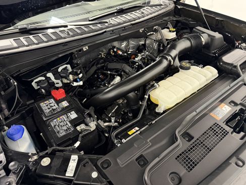 Used 2025 Ford Expedition Platinum image 36