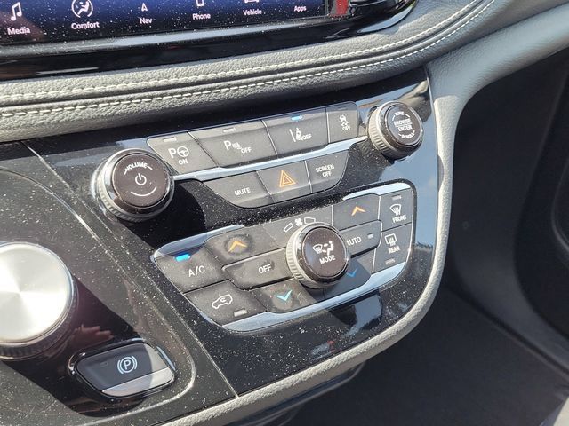 Used 2024 Chrysler Pacifica Limited FWD image 30