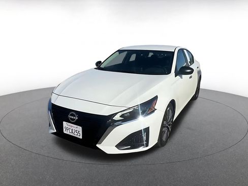 Used 2025 Nissan Altima 2.5 SV image 7