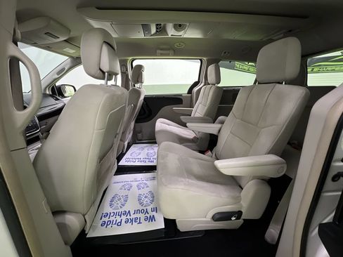 Used 2011 Dodge Grand Caravan Crew w/ Entertainment Group 1 FWD image 25