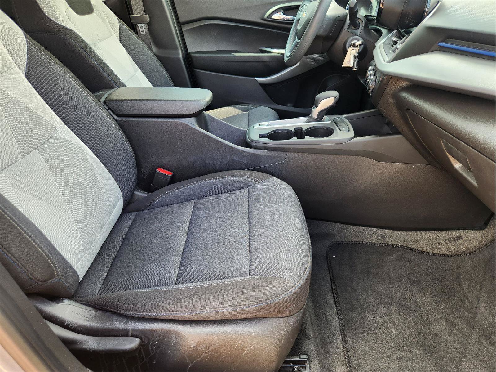 Used 2025 Chevrolet Trax LS FWD image 14