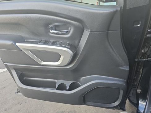 Used 2019 Nissan Titan SV w/ SV Convenience Package image 11
