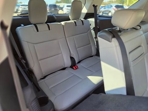 Used 2025 Ford Explorer Active w/ Active Comfort Package image 19