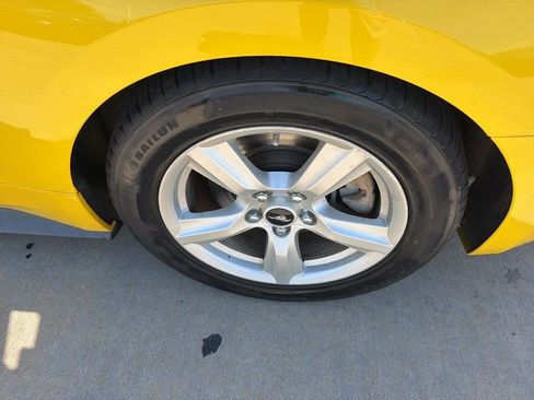 Used 2017 Ford Mustang Coupe RWD image 8