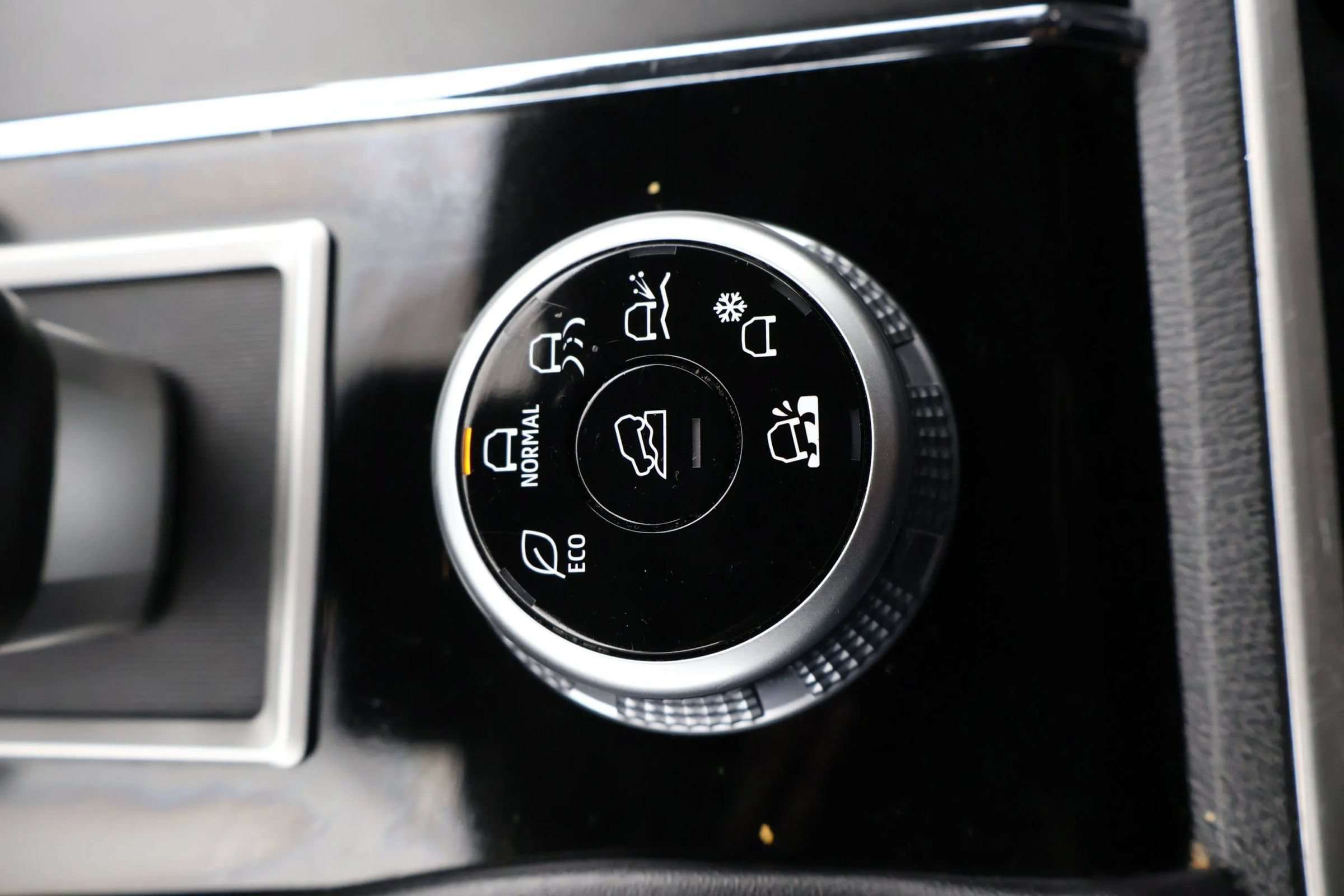 Used 2024 Mitsubishi Outlander Ralliart AWD/4WD image 32