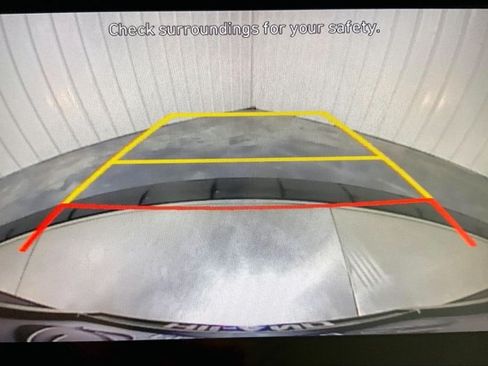 Used 2025 Hyundai Venue SEL FWD image 21