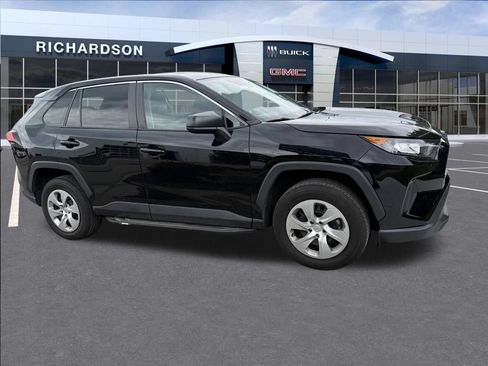 Used 2022 Toyota RAV4 LE AWD/4WD image 5
