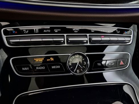 Used 2018 Mercedes-Benz E 400 4MATIC Sedan image 37