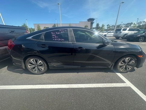 Used 2018 Honda Civic EX-T image 2