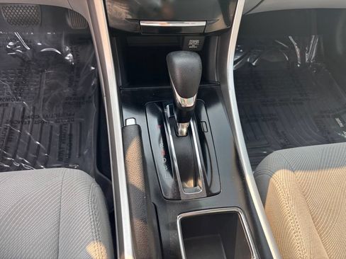 Used 2016 Honda Accord EX image 17