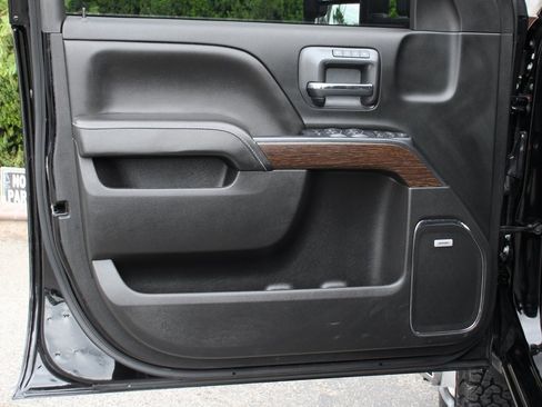 Used 2018 GMC Sierra 3500 Denali w/ Duramax Plus Package image 9