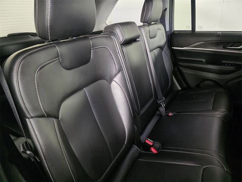 Certified 2023 Jeep Grand Cherokee Limited w/ Luxury Tech Group II image 33