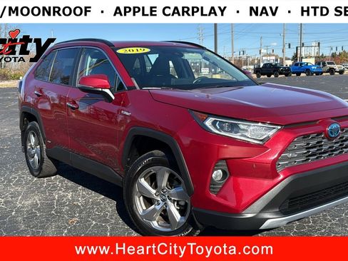 Used 2019 Toyota RAV4 Limited image 1