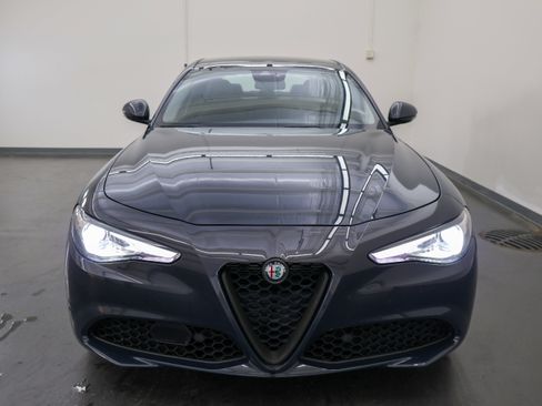Used 2019 Alfa Romeo Giulia Ti AWD/4WD image 8