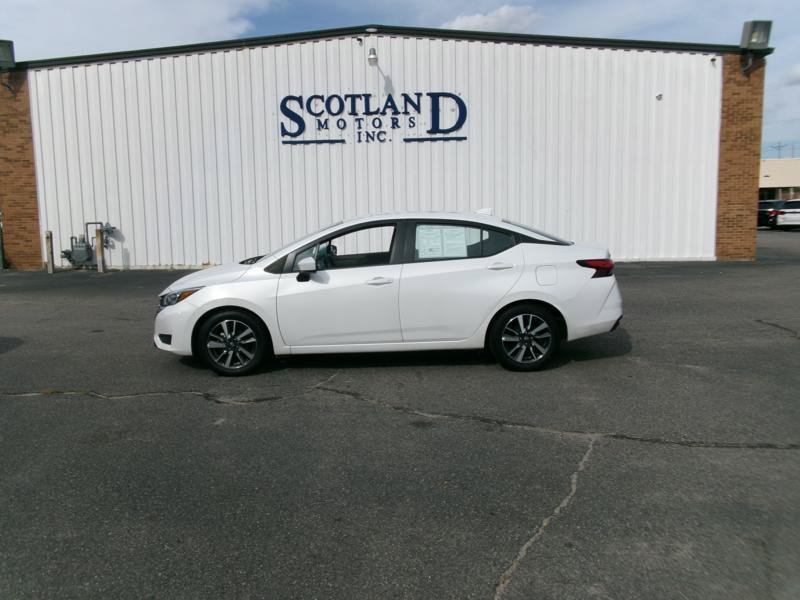 Used 2025 Nissan Versa SV FWD image 1