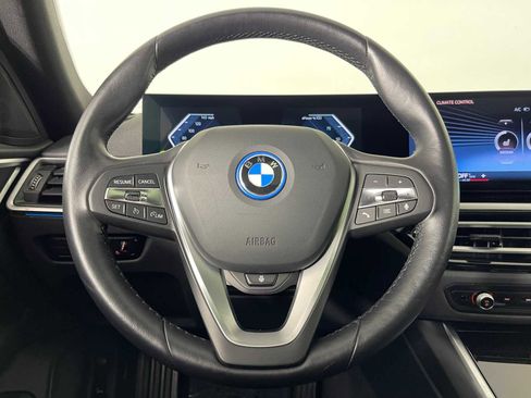 Used 2023 BMW i4 eDrive40 image 21