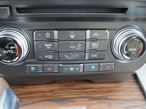 Certified 2018 Ford F150 Lariat w/ Equipment Group 502A Luxury AWD/4WD image 31