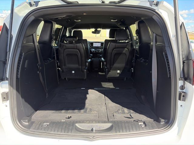 Used 2025 Chrysler Pacifica Select FWD image 45