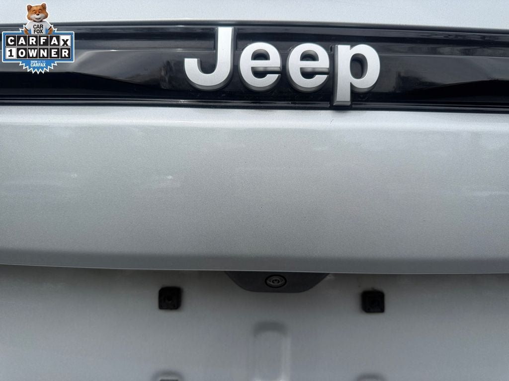 Used 2025 Jeep Grand Cherokee Laredo X w/ Luxury Tech Group I AWD/4WD image 17