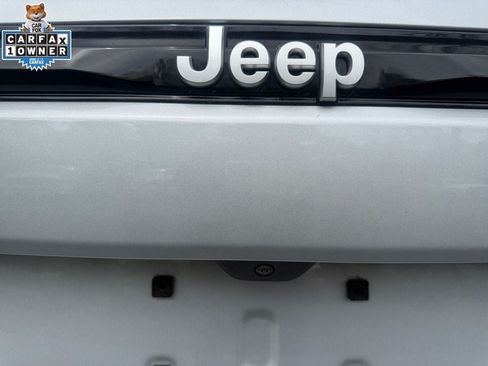 Used 2025 Jeep Grand Cherokee Laredo X w/ Luxury Tech Group I AWD/4WD image 17
