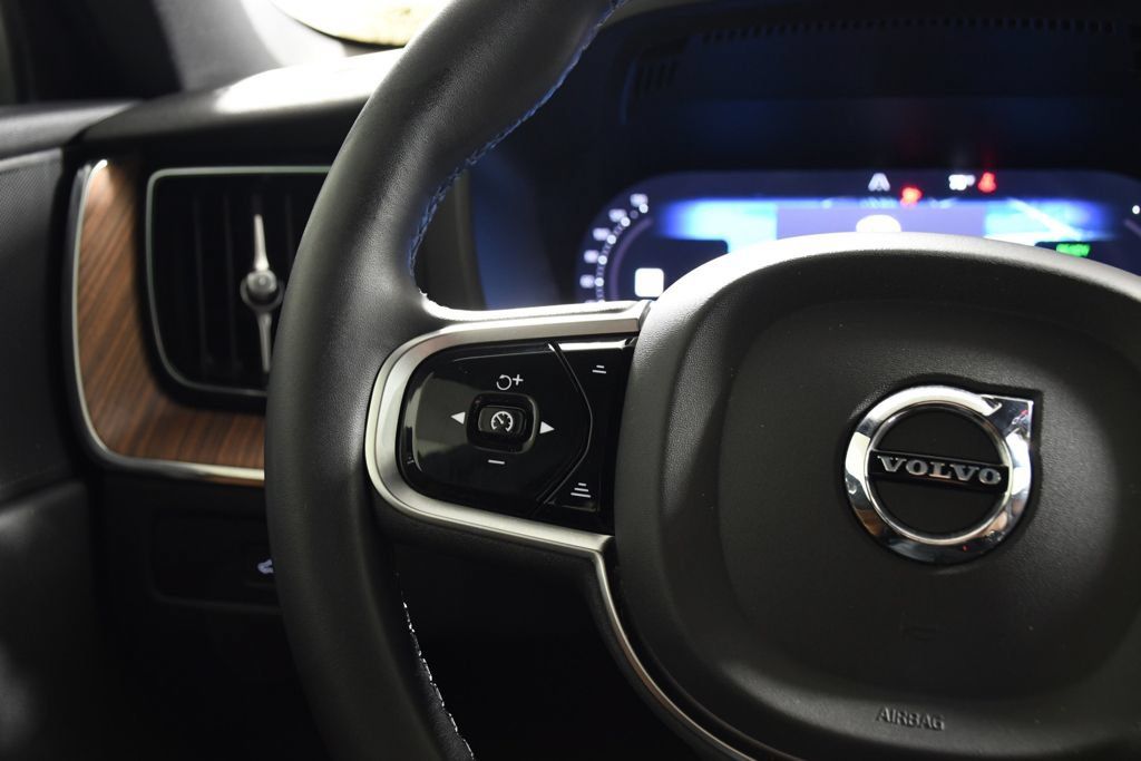 Used 2023 Volvo XC60 T8 Plus AWD/4WD image 29