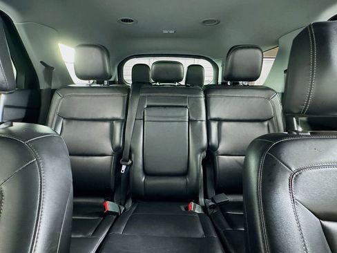 Used 2022 Ford Explorer XLT w/ Equipment Group 202A image 19