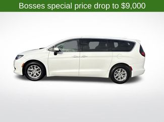 Used 2017 Chrysler Pacifica Touring video 2