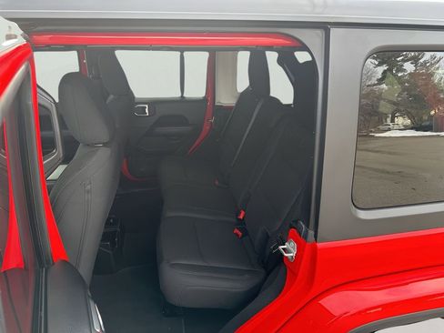 Used 2020 Jeep Wrangler Unlimited Sahara image 28