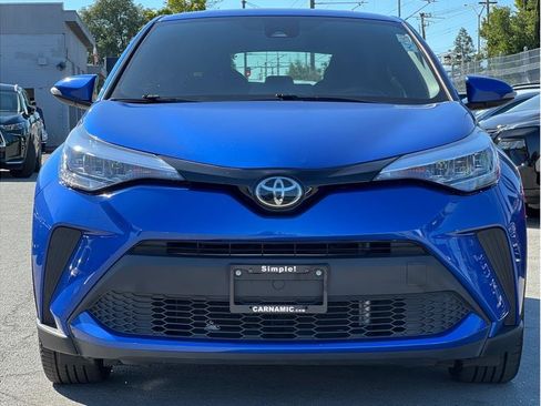 Used 2021 Toyota C-HR XLE FWD image 2