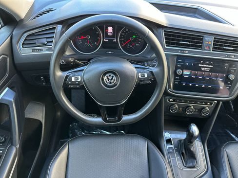 Used 2020 Volkswagen Tiguan SE w/ Panoramic Sunroof Package image 14