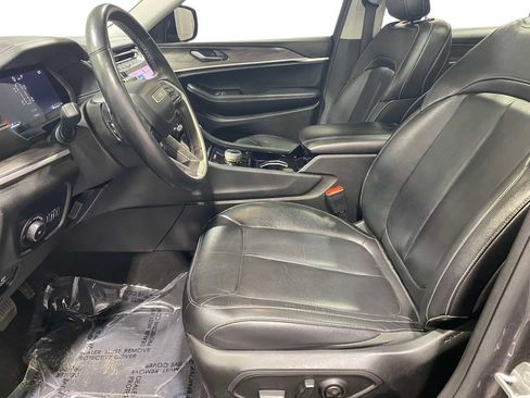 Used 2022 Jeep Grand Cherokee L Limited AWD/4WD image 19