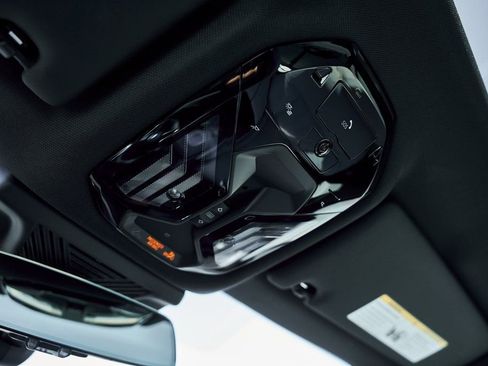 Used 2026 BMW 550e xDrive image 75