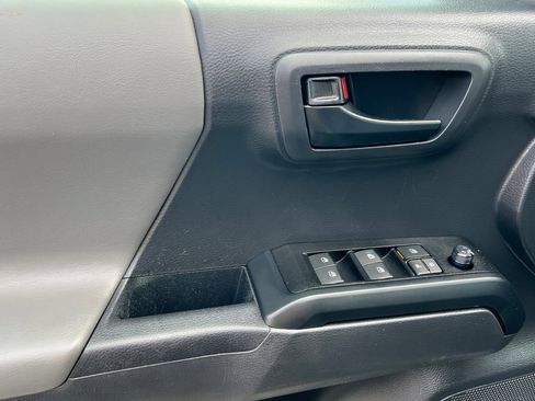 Used 2022 Toyota Tacoma SR image 11