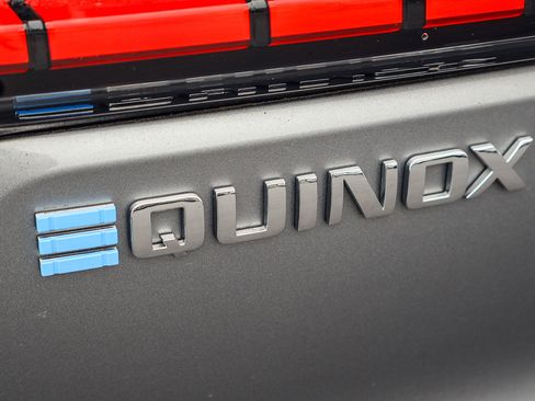 Used 2024 Chevrolet Equinox EV LT image 28