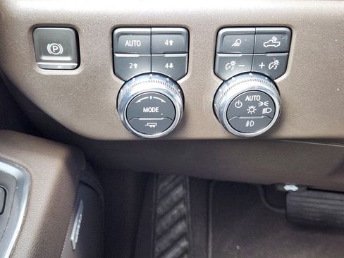 Used 2023 GMC Sierra 1500 SLT AWD/4WD image 18