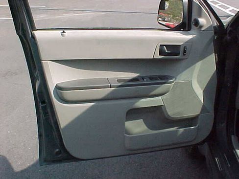 Used 2011 Ford Escape XLS w/ 102A Rapid Spec Order Code image 13