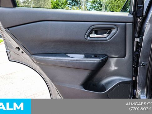 Used 2025 Nissan Rogue SV image 43