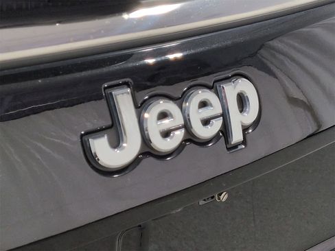 Certified 2022 Jeep Compass Limited image 12