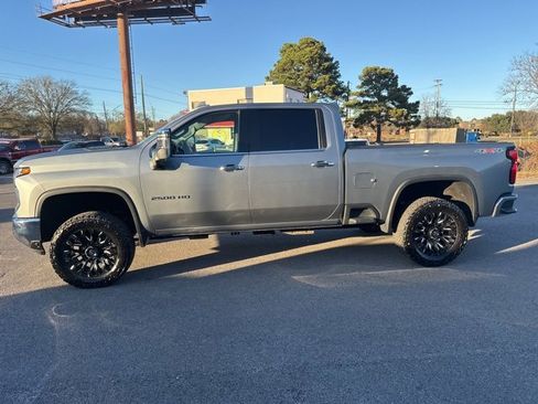 Used 2024 Chevrolet Silverado 2500 LTZ image 3