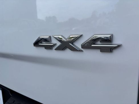 Used 2022 RAM 1500 Classic SLT w/ Protection Group AWD/4WD image 11