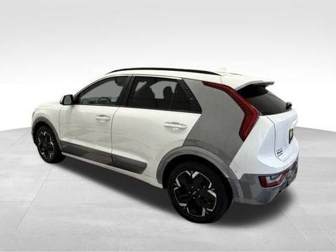 Used 2023 Kia Niro Wave image 2
