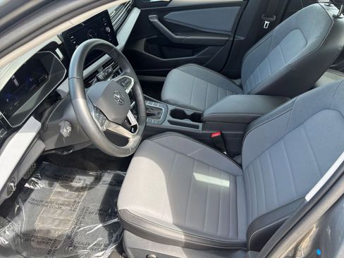 Used 2025 Volkswagen Jetta SE FWD image 27