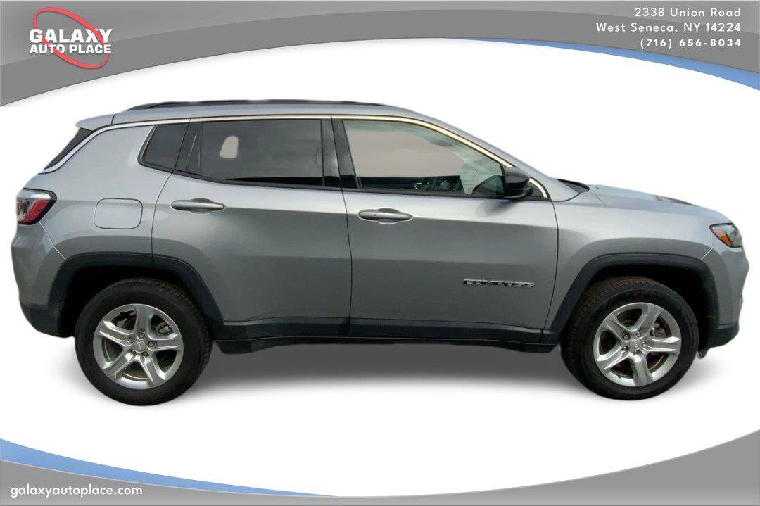 Used 2024 Jeep Compass Latitude AWD/4WD image 4