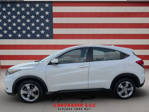 Used 2018 Honda HR-V LX image 3