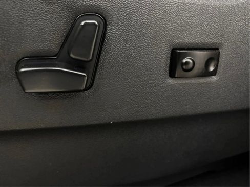 Used 2018 Dodge Grand Caravan SE FWD image 25
