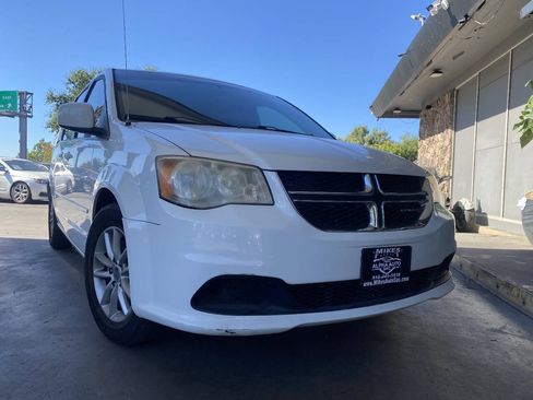 Used 2014 Dodge Grand Caravan SXT FWD image 38