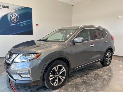 Used 2017 Nissan Rogue SL image 2