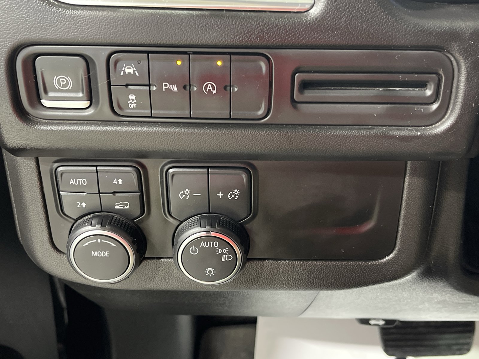 Used 2023 Chevrolet Tahoe RST AWD/4WD image 32