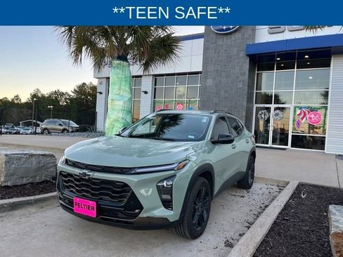 Used 2025 Chevrolet Trax ACTIV w/ Sunroof Package image 3